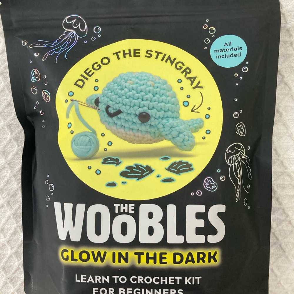 Glow in the Dark Woobles Crochet Kit - Diego the Stingray New
